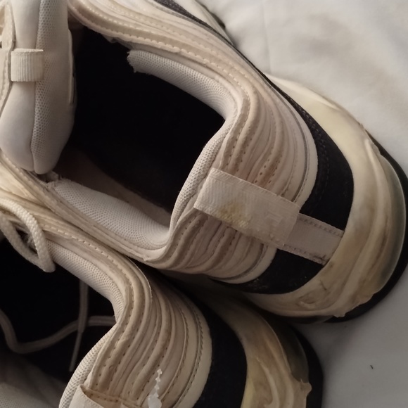 Men like size 11 - Picture 4 of 4